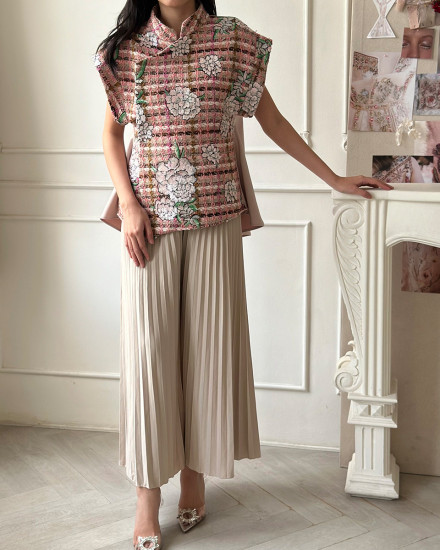 Cameron Top Lunara Pattern With Coral Pants